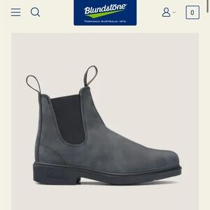 Women’s rustic black blundstone Chelsea boots